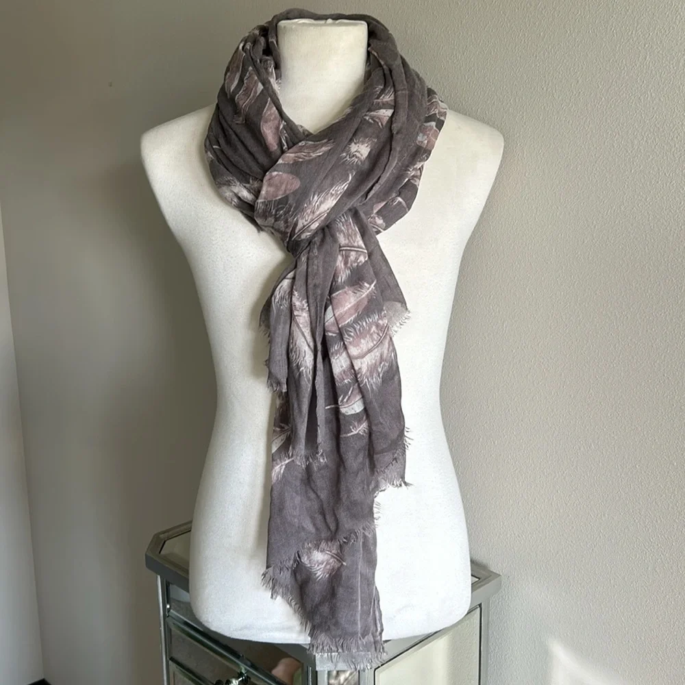 Simply Vera | Womens Oversized Feather Print Shawl/Scarf w/ Fringe - Size OS - Picture 2 of 11